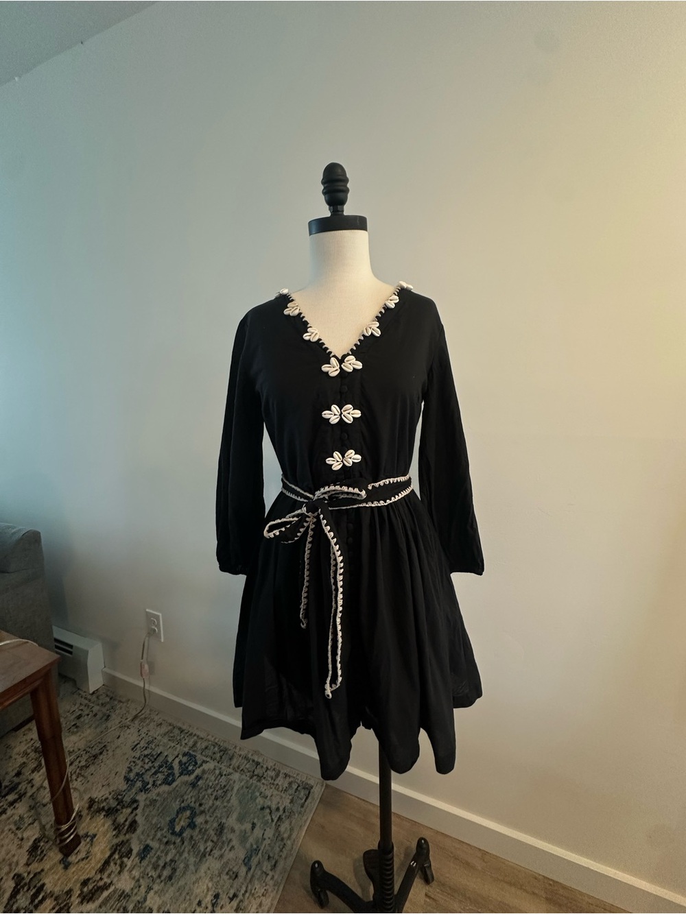 Marea by Liz Joy Black V-Neck Dress with Shell Trim - Picture 3 of 6